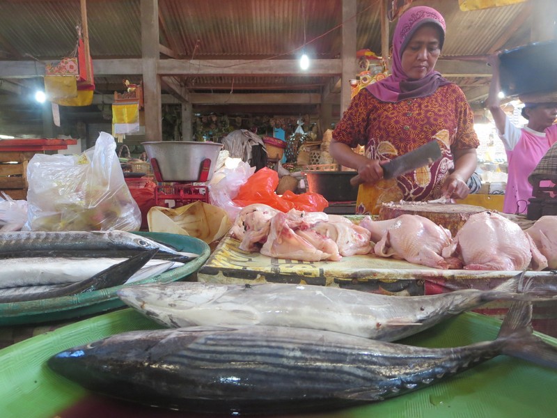 Penjual Ikan dan Daging Ayam