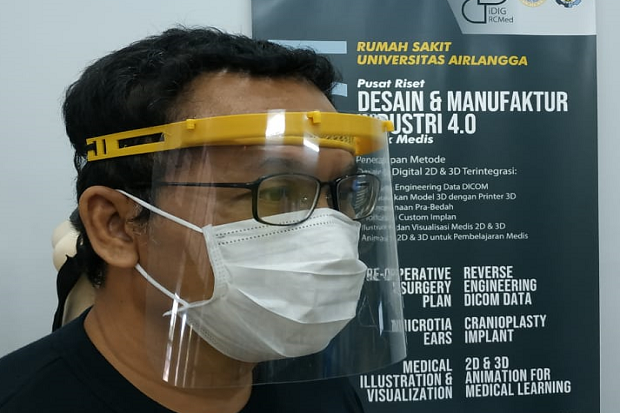 Face Shield Mask buatan ITS Surabaya, mulai diproduksi untuk memenuhi kebutuhan Alat Pelindung Diri (APD) yang mulai langka di pasaran. Foto: ITS