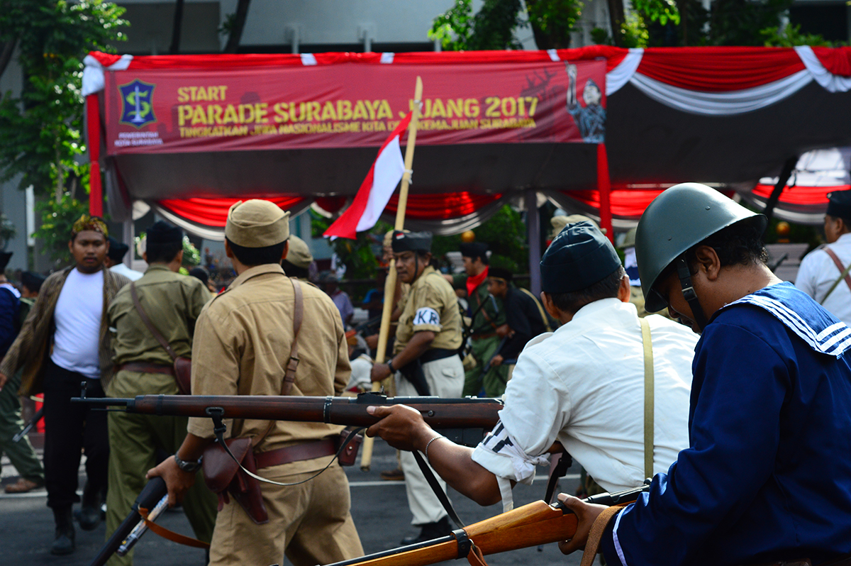 teatrikal yang luarbiasa dalam peringatan Hari Pahlawan di acara Parade Juang Surabaya | foto oleh Rizkia Yulianti (GNFI)
