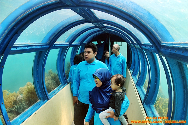 Tunnel Aquarium Pulau Putri