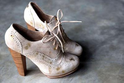 Sepatu buatan Niluh dengan model Oxford Shoes yang dibuat di Desa Canggu, Bali