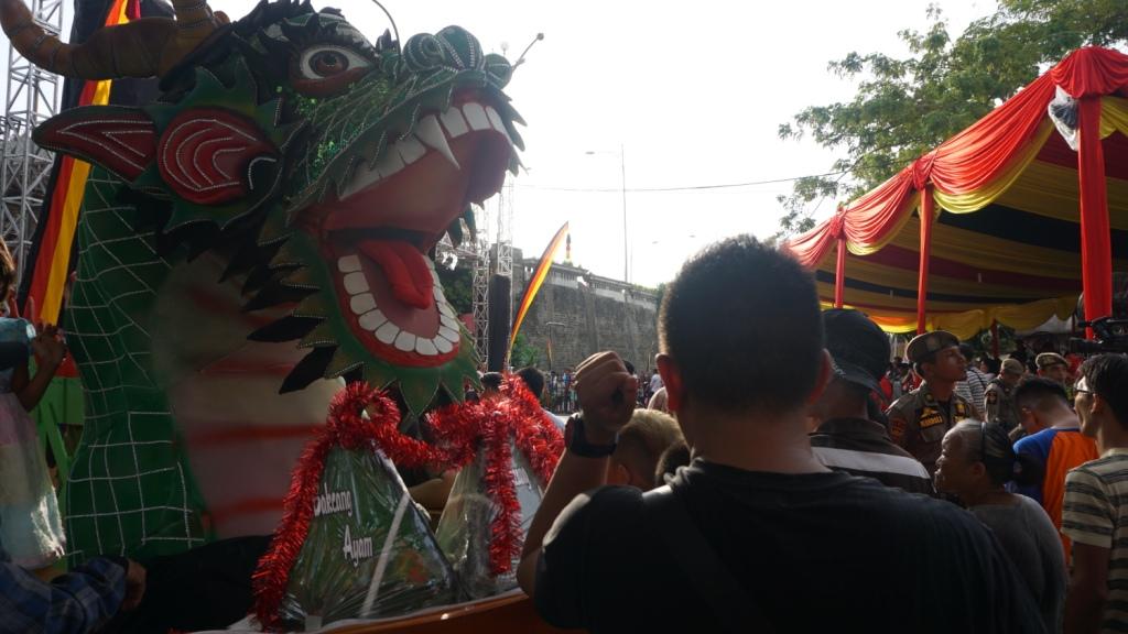 Keharmonisan serta antusiasme warga dalam festival 10.000 Bakcang Ayam dan Lamang Baluo | Foto: Dok. Penulis