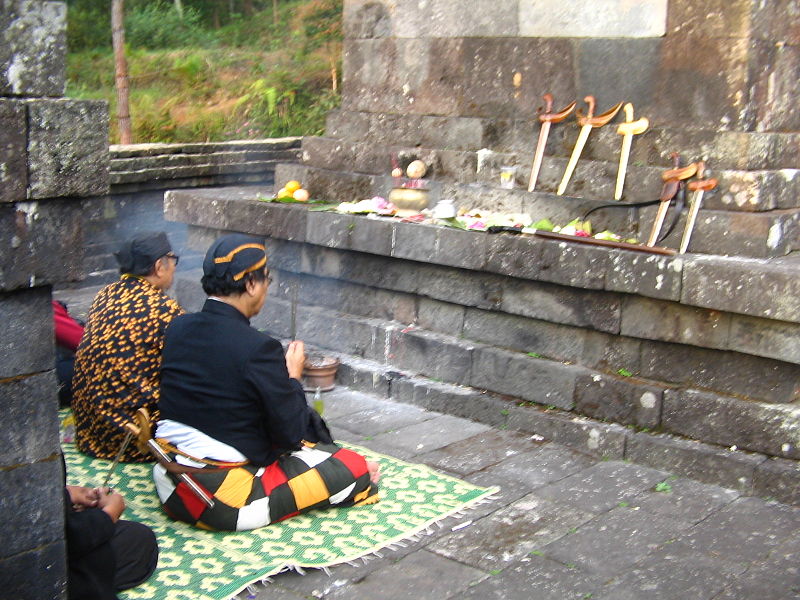 Ilustrasi kegiatan ritual | Foto: Wikipedia.org