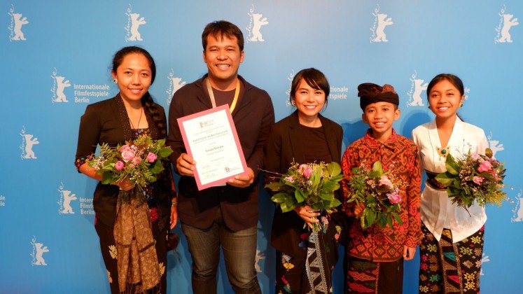 Sutradara, produser dan pemain film Sekala Niskala di ajang Berlinale 2018 (The Jakarta Post) 