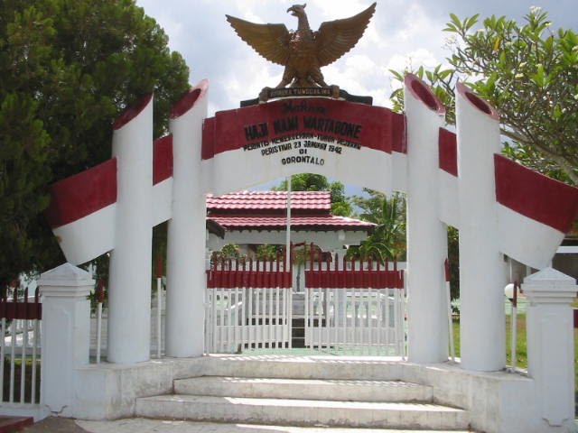 Makam Nani Wartabone di Gorontalo (panoramio.com)