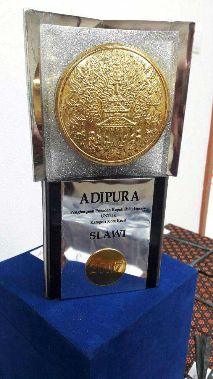 Piala Adipura | Foto : Kompasiana.com