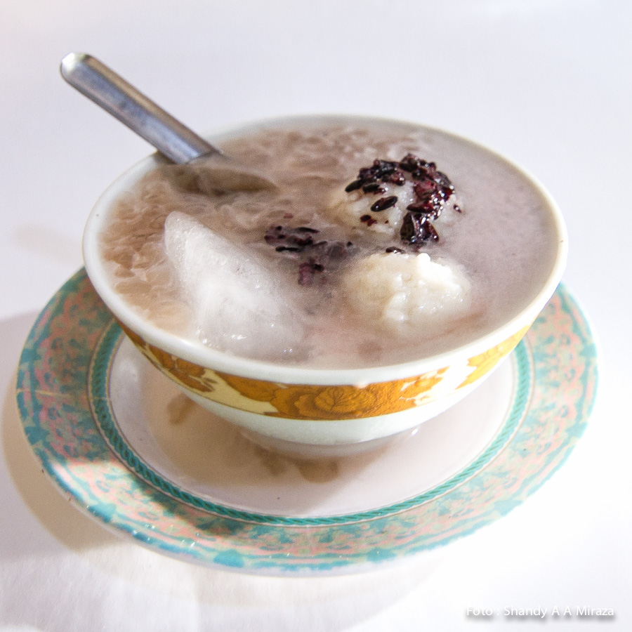 Rasa manis Dawet Jabung berasal dari gula kelapa, berbeda dengan dawet pada umumnya yang menggunakan gula tebu. | Sumber Asli Indonesia