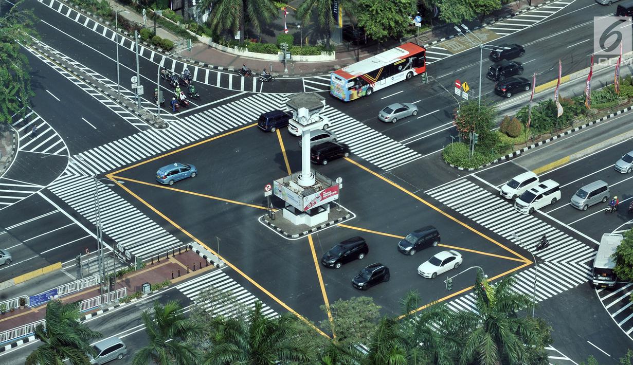 Yellow Box Junction di persimpangan jalan MH. Thamrin - Sarinah. | Sumber Liputan6.com
